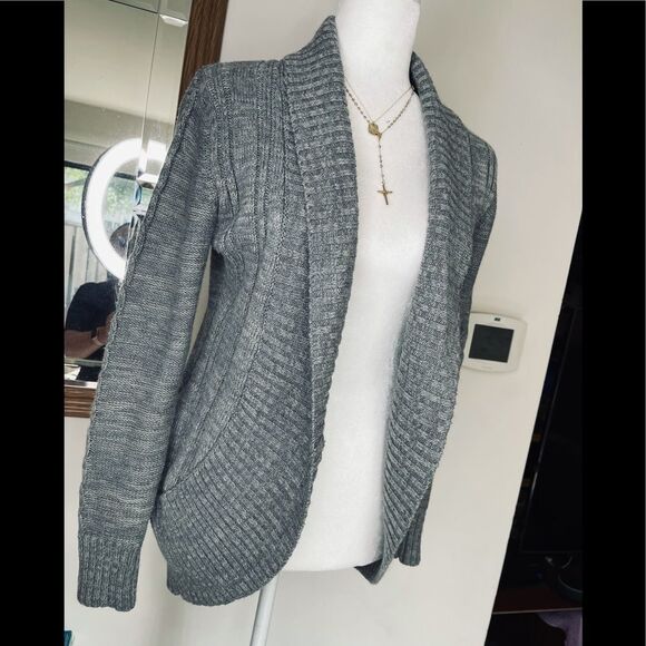 J&H Sweater Cardigan Size XS/Small, 1 button closure Grey - Picture 5 of 17